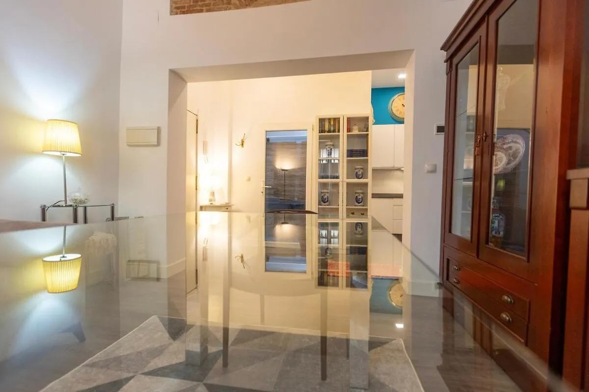 Live The City Center Sevilla İspanya