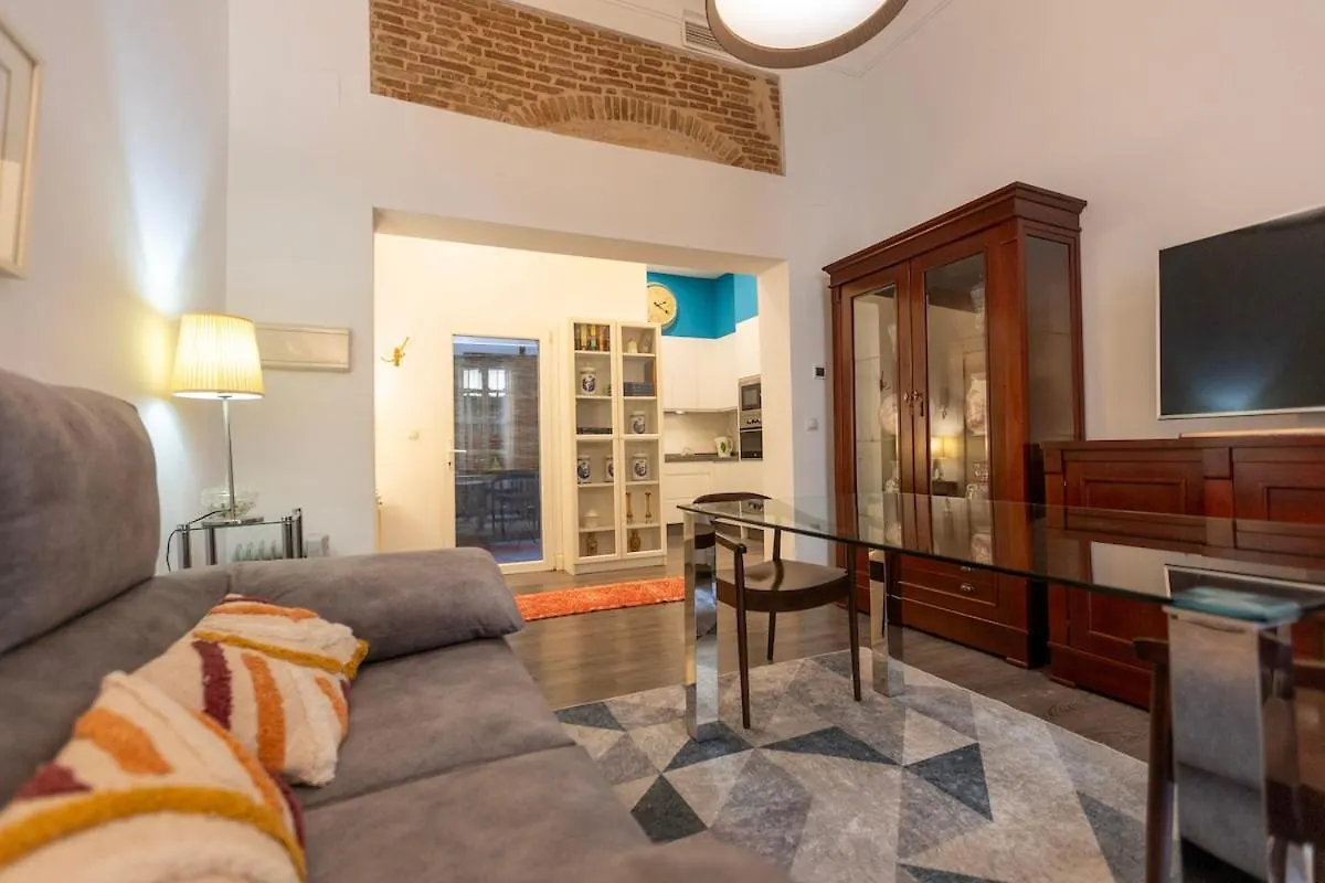 Live The City Center Sevilla 0*,